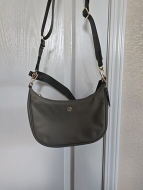 Lululemon, City essential, small shoulder bag. 3l